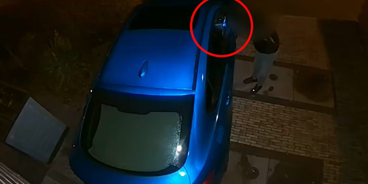 via-de-deurbel-ziet-ronald-een-zaklamp-in-zijn-auto-schijnen-en-dan-begint-een-spannende-nacht